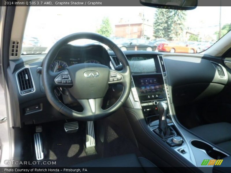 Dashboard of 2014 Q 50S 3.7 AWD