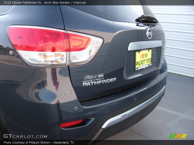 Arctic Blue Metallic / Charcoal 2013 Nissan Pathfinder SV