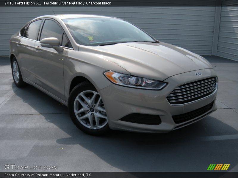 Tectonic Silver Metallic / Charcoal Black 2015 Ford Fusion SE