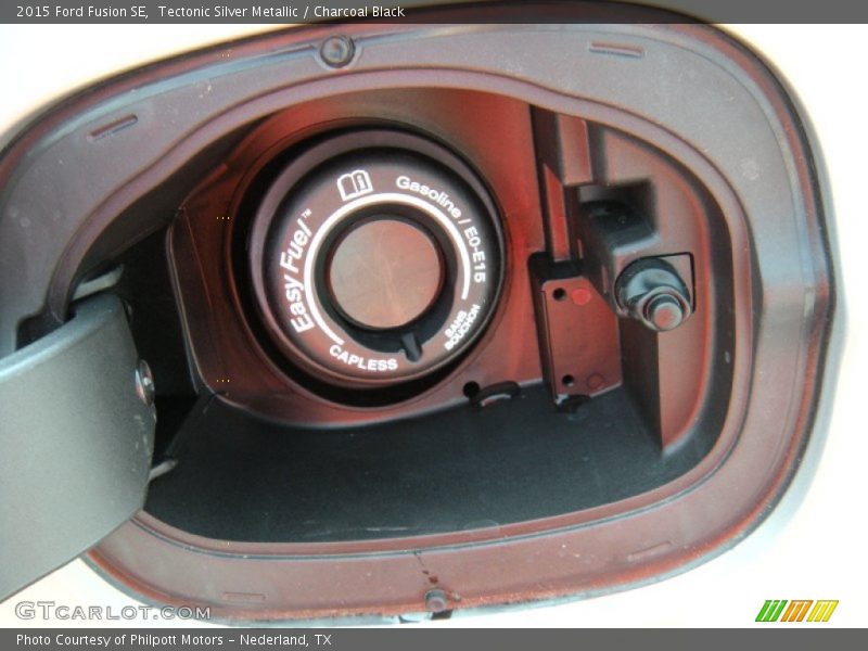 Tectonic Silver Metallic / Charcoal Black 2015 Ford Fusion SE