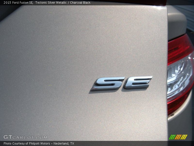 Tectonic Silver Metallic / Charcoal Black 2015 Ford Fusion SE