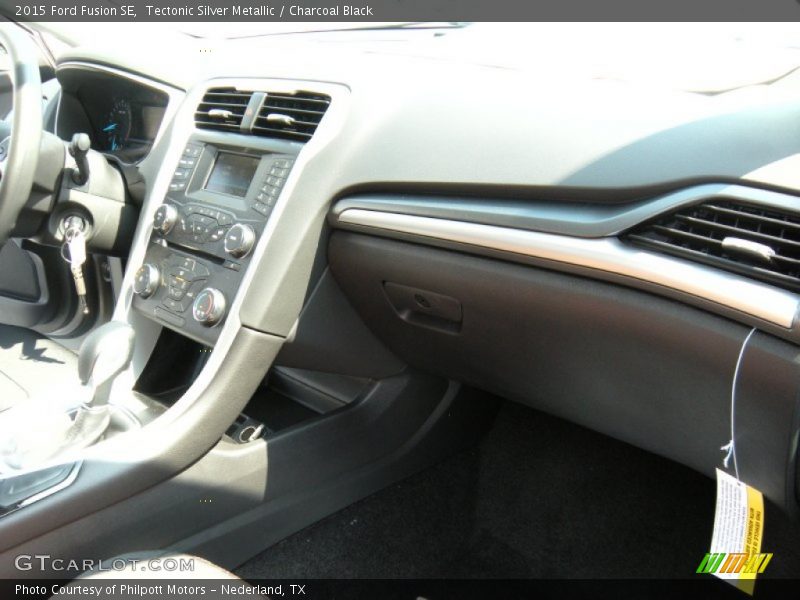 Tectonic Silver Metallic / Charcoal Black 2015 Ford Fusion SE