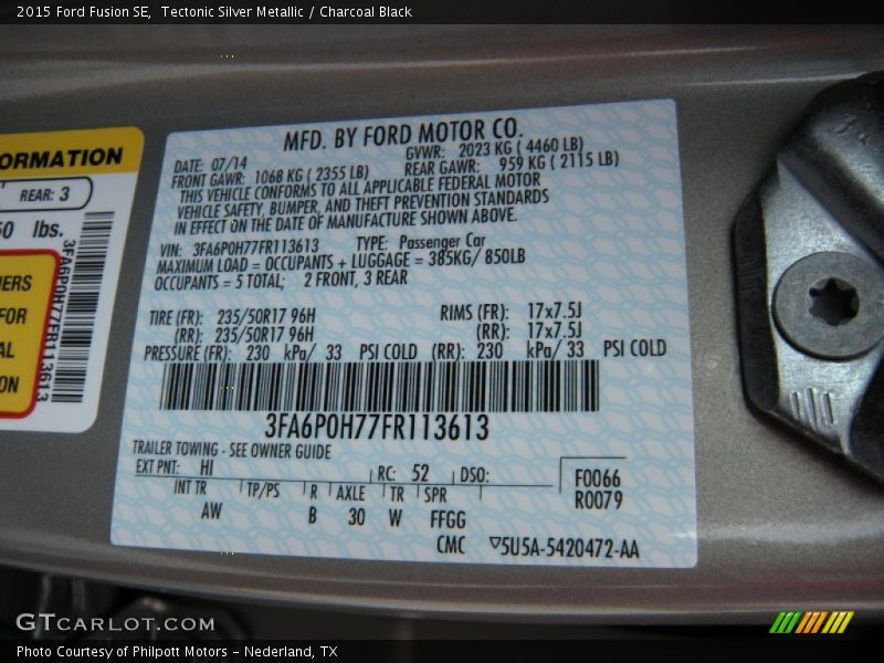 Tectonic Silver Metallic / Charcoal Black 2015 Ford Fusion SE