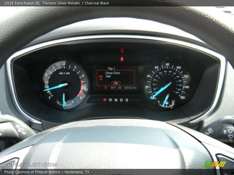 Tectonic Silver Metallic / Charcoal Black 2015 Ford Fusion SE