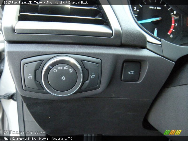 Tectonic Silver Metallic / Charcoal Black 2015 Ford Fusion SE