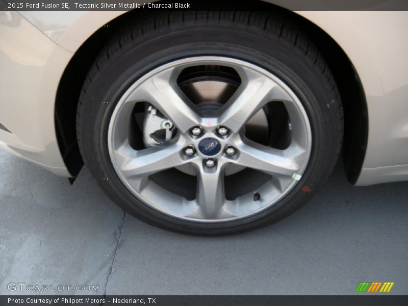 Tectonic Silver Metallic / Charcoal Black 2015 Ford Fusion SE