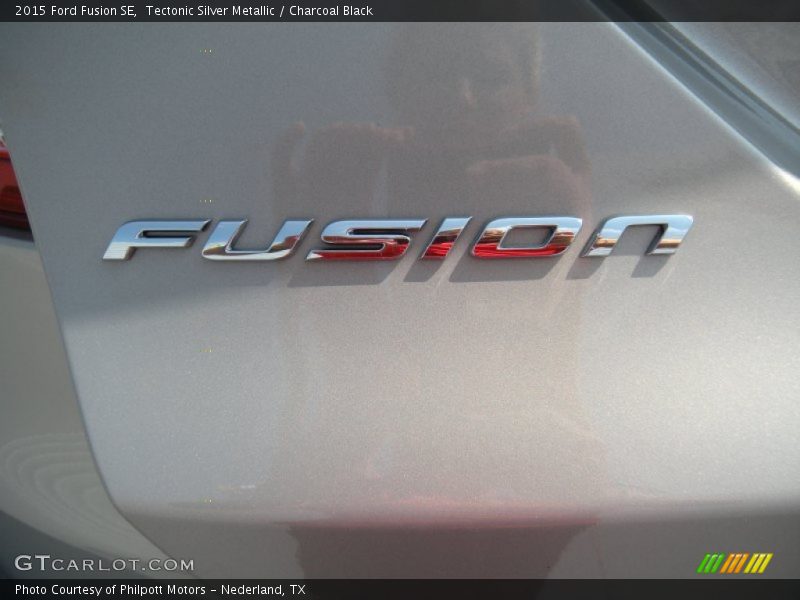 Tectonic Silver Metallic / Charcoal Black 2015 Ford Fusion SE