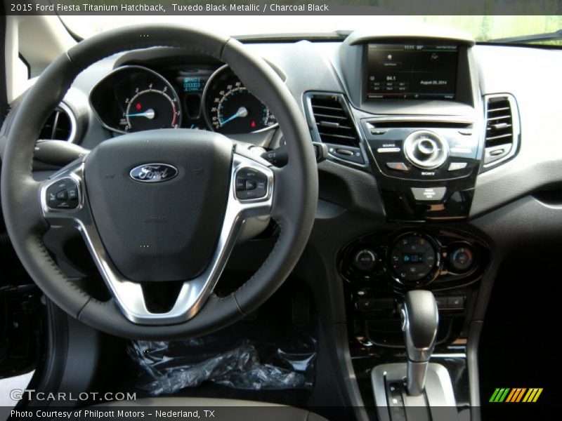 Tuxedo Black Metallic / Charcoal Black 2015 Ford Fiesta Titanium Hatchback