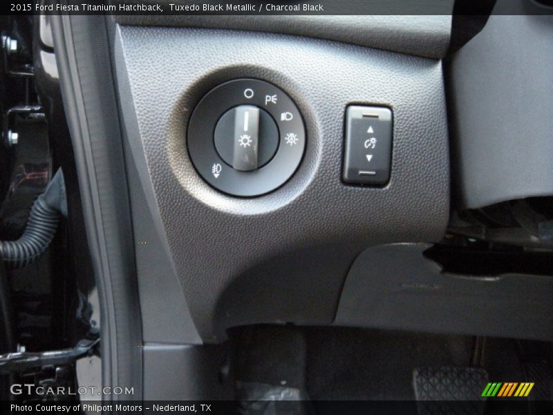 Tuxedo Black Metallic / Charcoal Black 2015 Ford Fiesta Titanium Hatchback