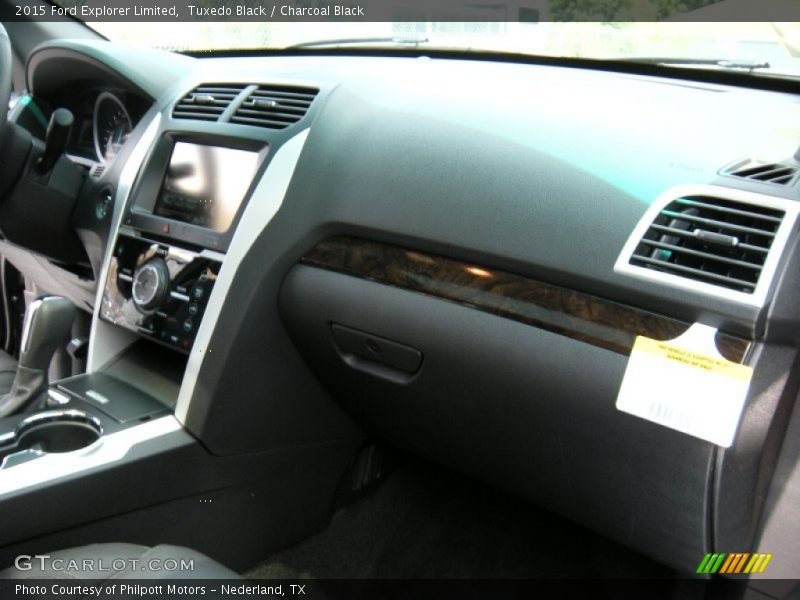 Tuxedo Black / Charcoal Black 2015 Ford Explorer Limited