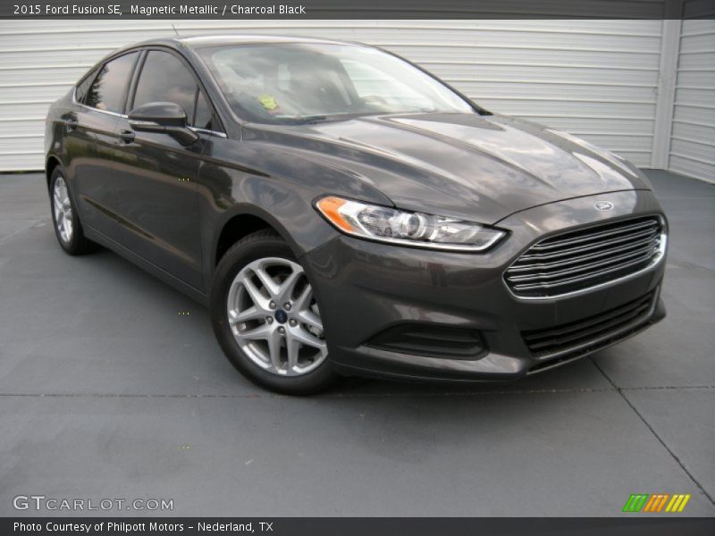Front 3/4 View of 2015 Fusion SE