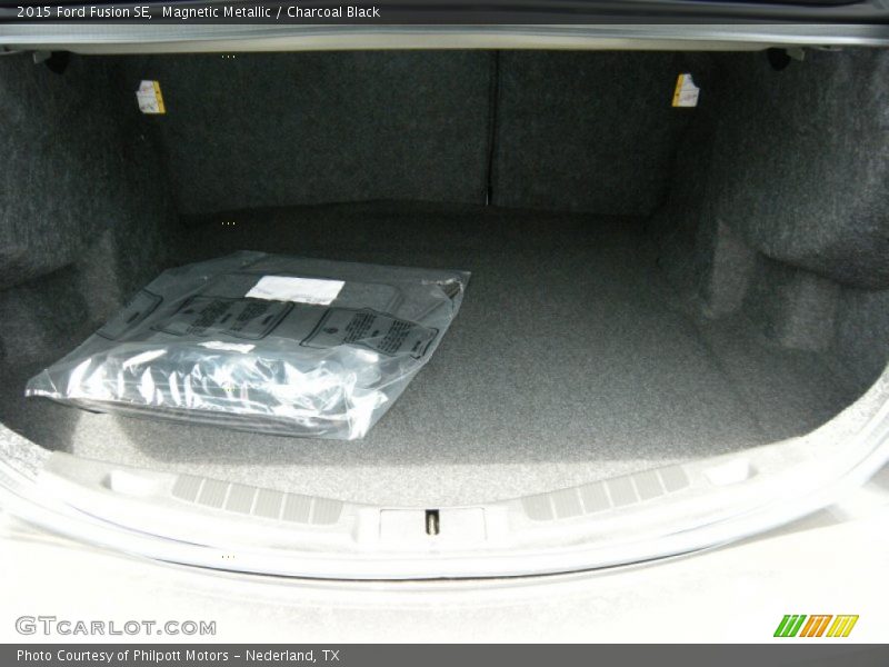 Magnetic Metallic / Charcoal Black 2015 Ford Fusion SE