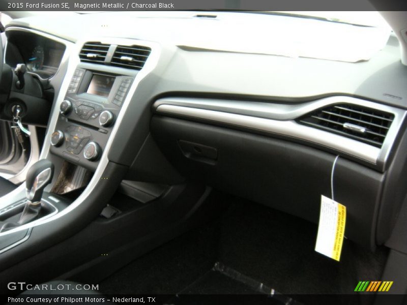 Magnetic Metallic / Charcoal Black 2015 Ford Fusion SE