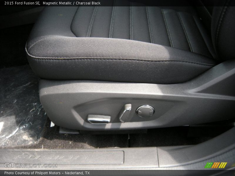 Magnetic Metallic / Charcoal Black 2015 Ford Fusion SE