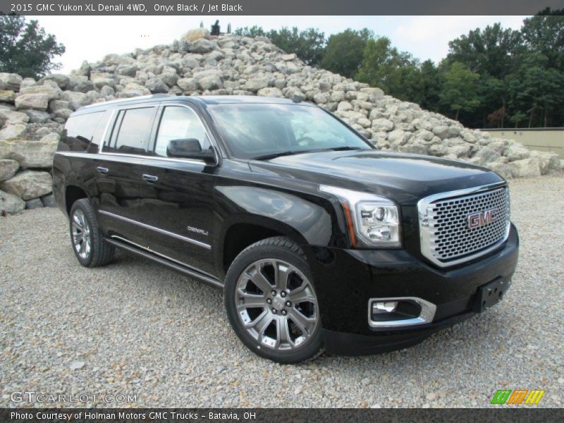 Front 3/4 View of 2015 Yukon XL Denali 4WD
