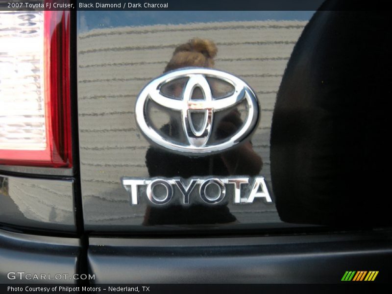Black Diamond / Dark Charcoal 2007 Toyota FJ Cruiser
