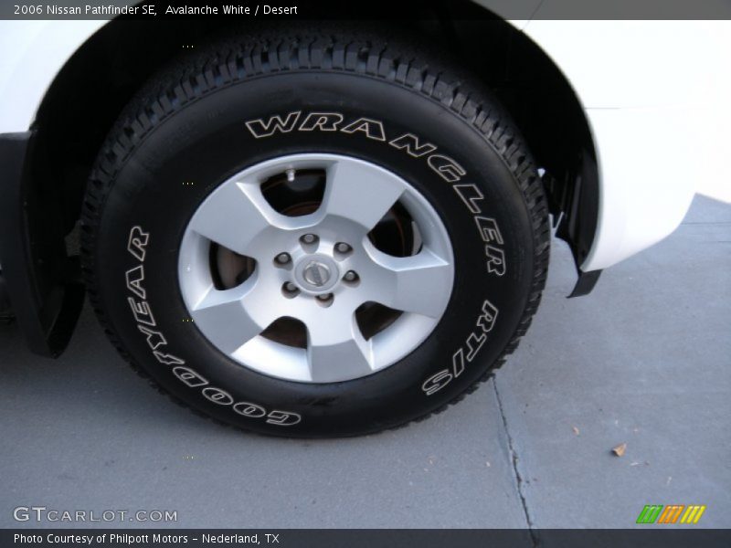 Avalanche White / Desert 2006 Nissan Pathfinder SE
