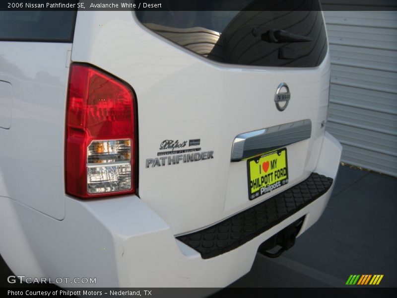 Avalanche White / Desert 2006 Nissan Pathfinder SE