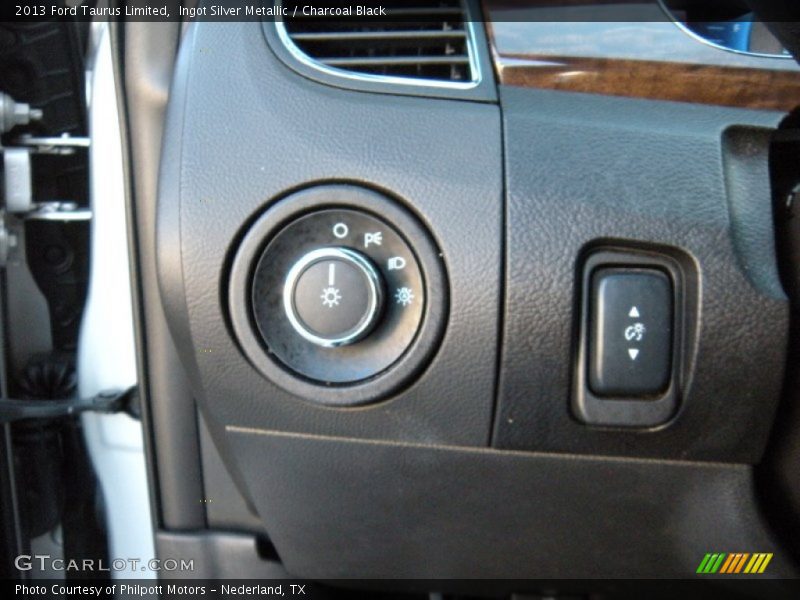 Ingot Silver Metallic / Charcoal Black 2013 Ford Taurus Limited