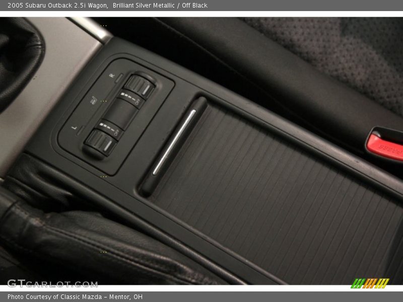 Brilliant Silver Metallic / Off Black 2005 Subaru Outback 2.5i Wagon