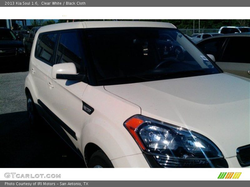 Clear White / Black Cloth 2013 Kia Soul 1.6