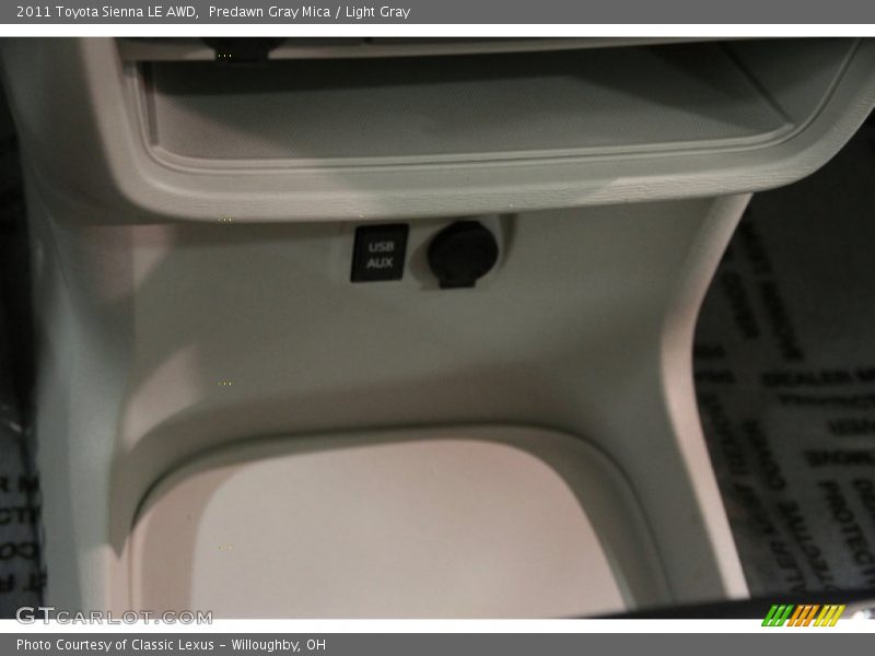 Predawn Gray Mica / Light Gray 2011 Toyota Sienna LE AWD