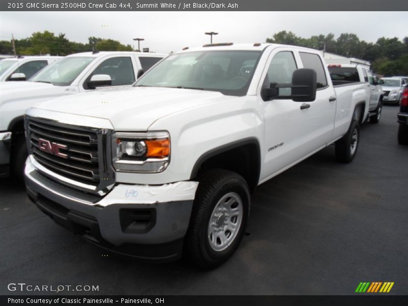Front 3/4 View of 2015 Sierra 2500HD Crew Cab 4x4