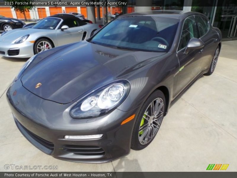 Front 3/4 View of 2015 Panamera S E-Hybrid