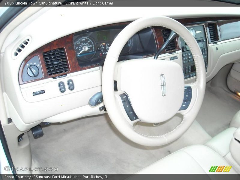 Vibrant White / Light Camel 2006 Lincoln Town Car Signature