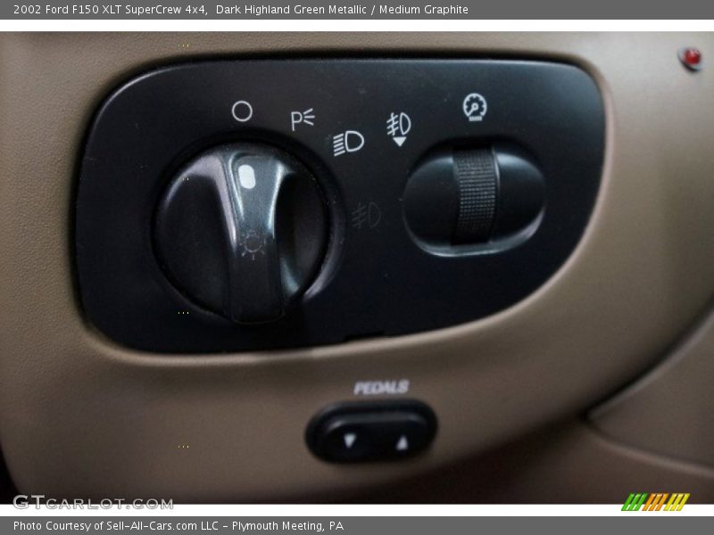 Dark Highland Green Metallic / Medium Graphite 2002 Ford F150 XLT SuperCrew 4x4