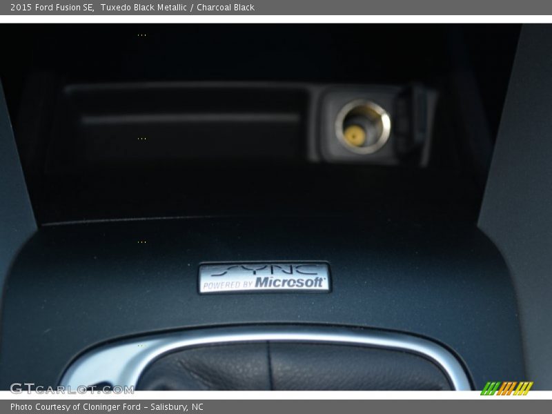 Tuxedo Black Metallic / Charcoal Black 2015 Ford Fusion SE