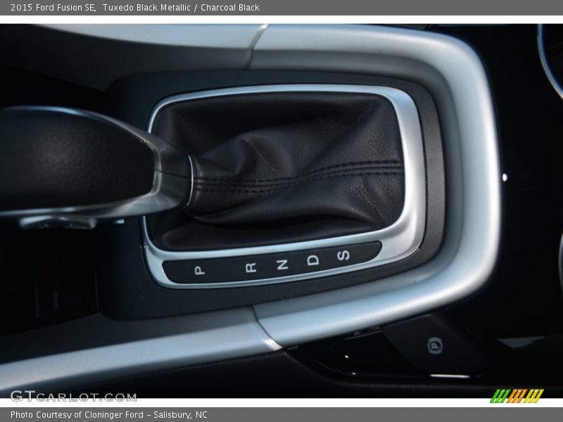 Tuxedo Black Metallic / Charcoal Black 2015 Ford Fusion SE