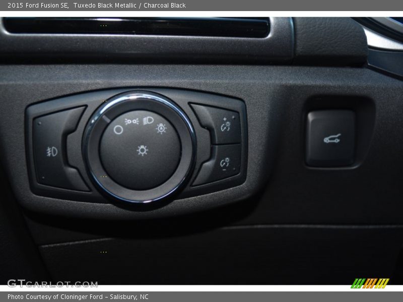 Tuxedo Black Metallic / Charcoal Black 2015 Ford Fusion SE