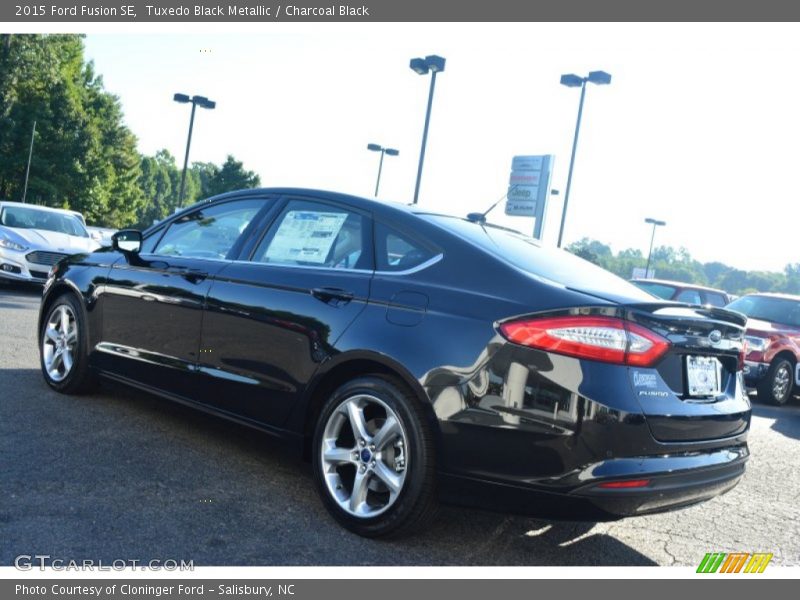 Tuxedo Black Metallic / Charcoal Black 2015 Ford Fusion SE