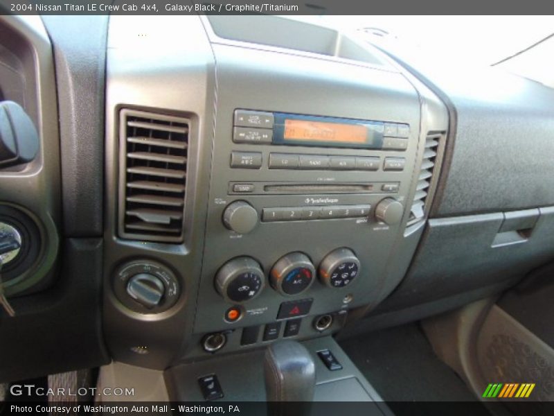 Galaxy Black / Graphite/Titanium 2004 Nissan Titan LE Crew Cab 4x4