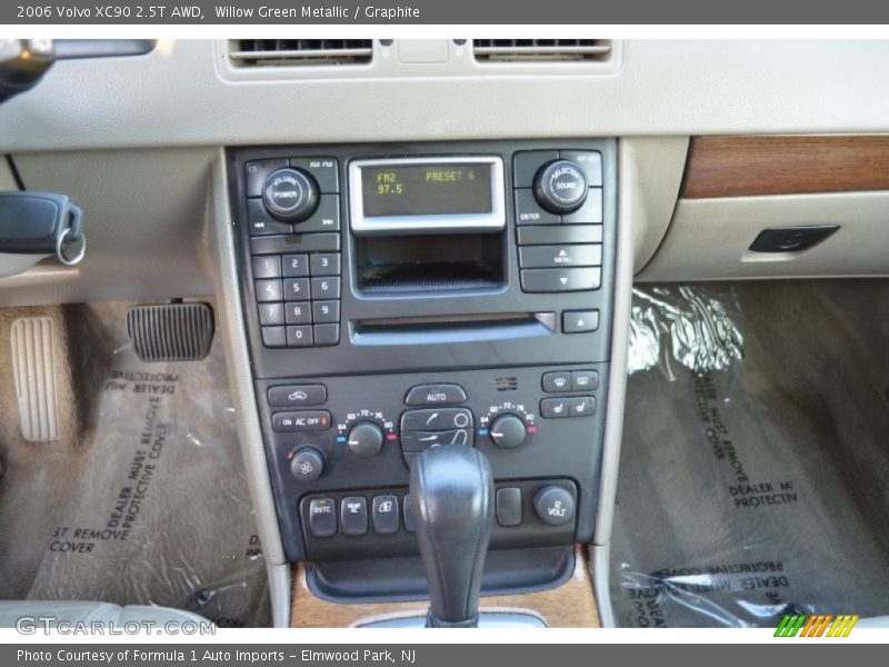 Willow Green Metallic / Graphite 2006 Volvo XC90 2.5T AWD