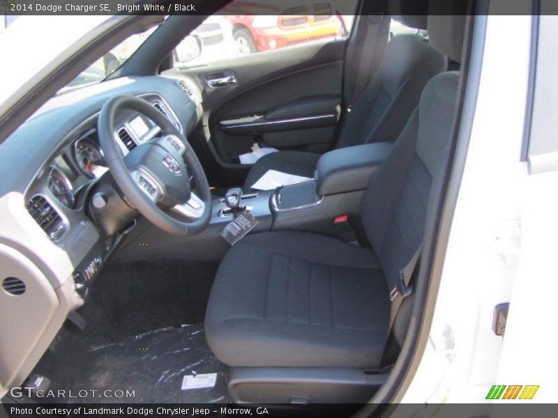 Bright White / Black 2014 Dodge Charger SE