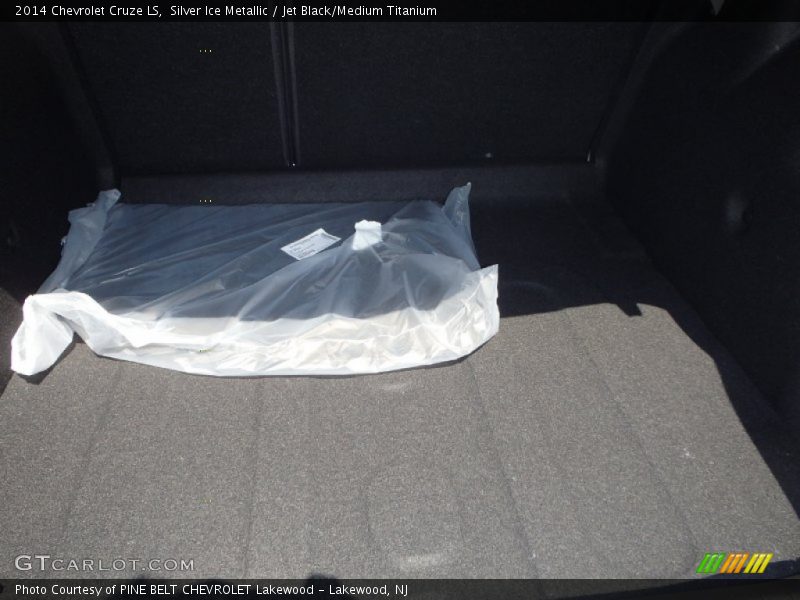 Silver Ice Metallic / Jet Black/Medium Titanium 2014 Chevrolet Cruze LS