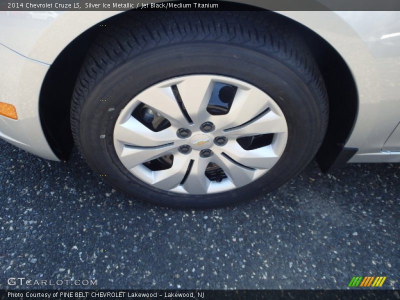 Silver Ice Metallic / Jet Black/Medium Titanium 2014 Chevrolet Cruze LS