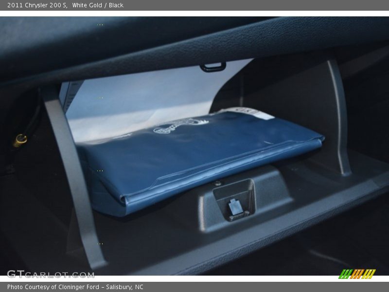 White Gold / Black 2011 Chrysler 200 S