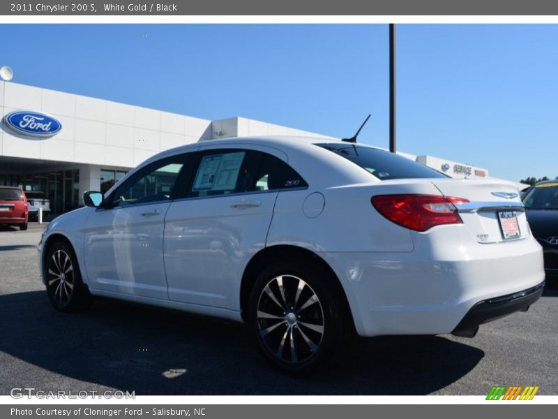 White Gold / Black 2011 Chrysler 200 S