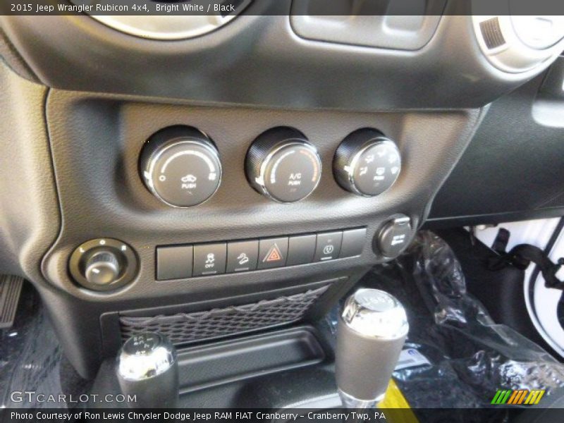 Controls of 2015 Wrangler Rubicon 4x4