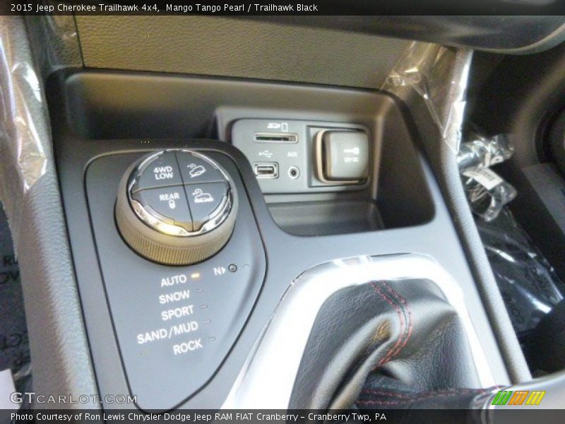 Mango Tango Pearl / Trailhawk Black 2015 Jeep Cherokee Trailhawk 4x4