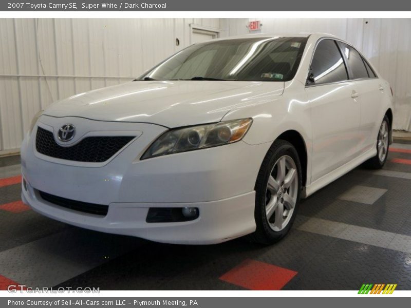 Super White / Dark Charcoal 2007 Toyota Camry SE