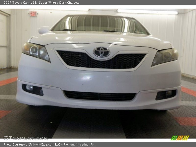 Super White / Dark Charcoal 2007 Toyota Camry SE
