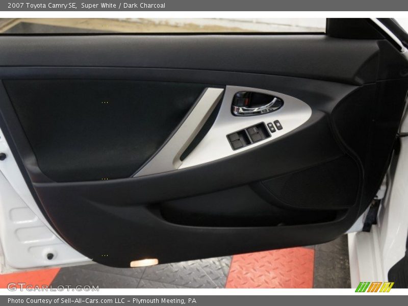 Super White / Dark Charcoal 2007 Toyota Camry SE