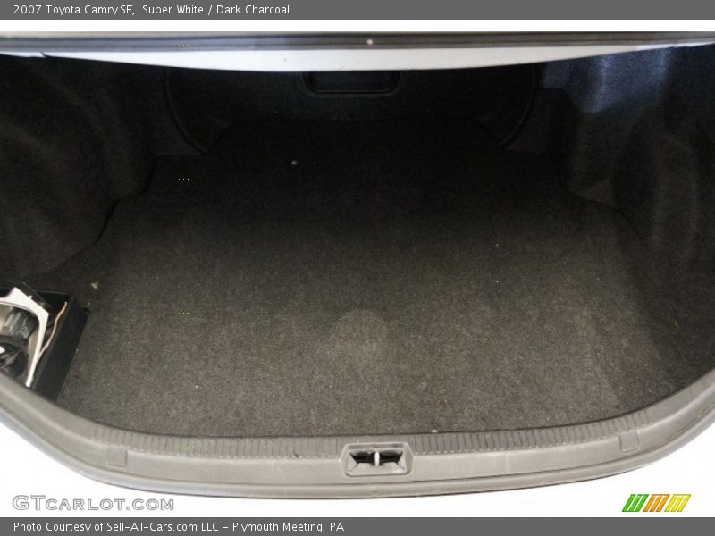 Super White / Dark Charcoal 2007 Toyota Camry SE