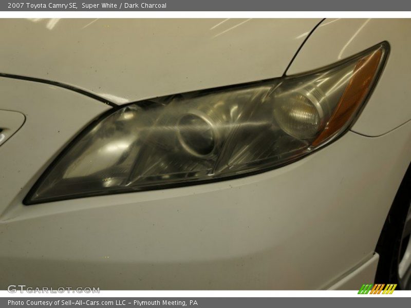 Super White / Dark Charcoal 2007 Toyota Camry SE