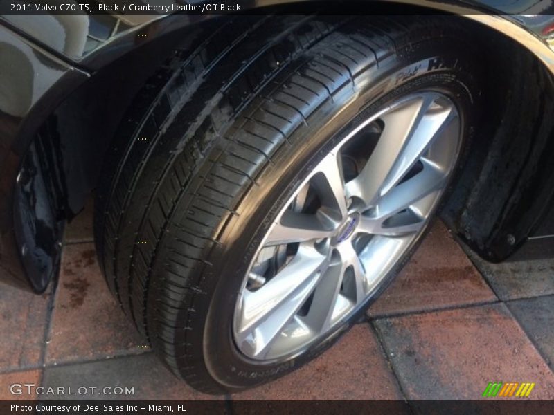 Black / Cranberry Leather/Off Black 2011 Volvo C70 T5