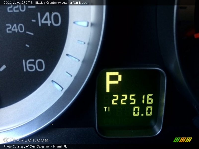 Black / Cranberry Leather/Off Black 2011 Volvo C70 T5